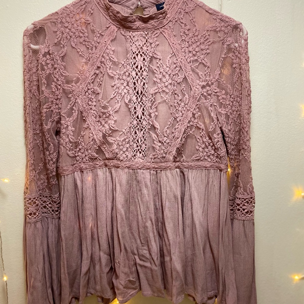AEO peasant blouse with lace, cut outs and flowy fabric. Rose colored xs blouse